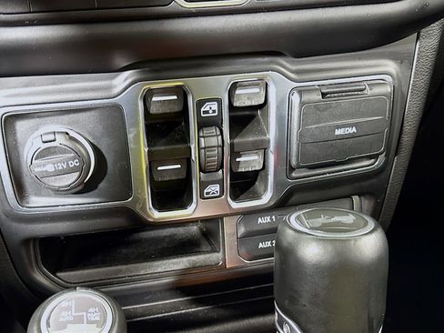 Used 2023 Jeep Wrangler Unlimited Sahara w/ Cold Weather Group image 19