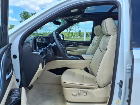 Used 2024 Cadillac Escalade Premium Luxury w/ LPO, Floor Liner Package AWD/4WD image 19