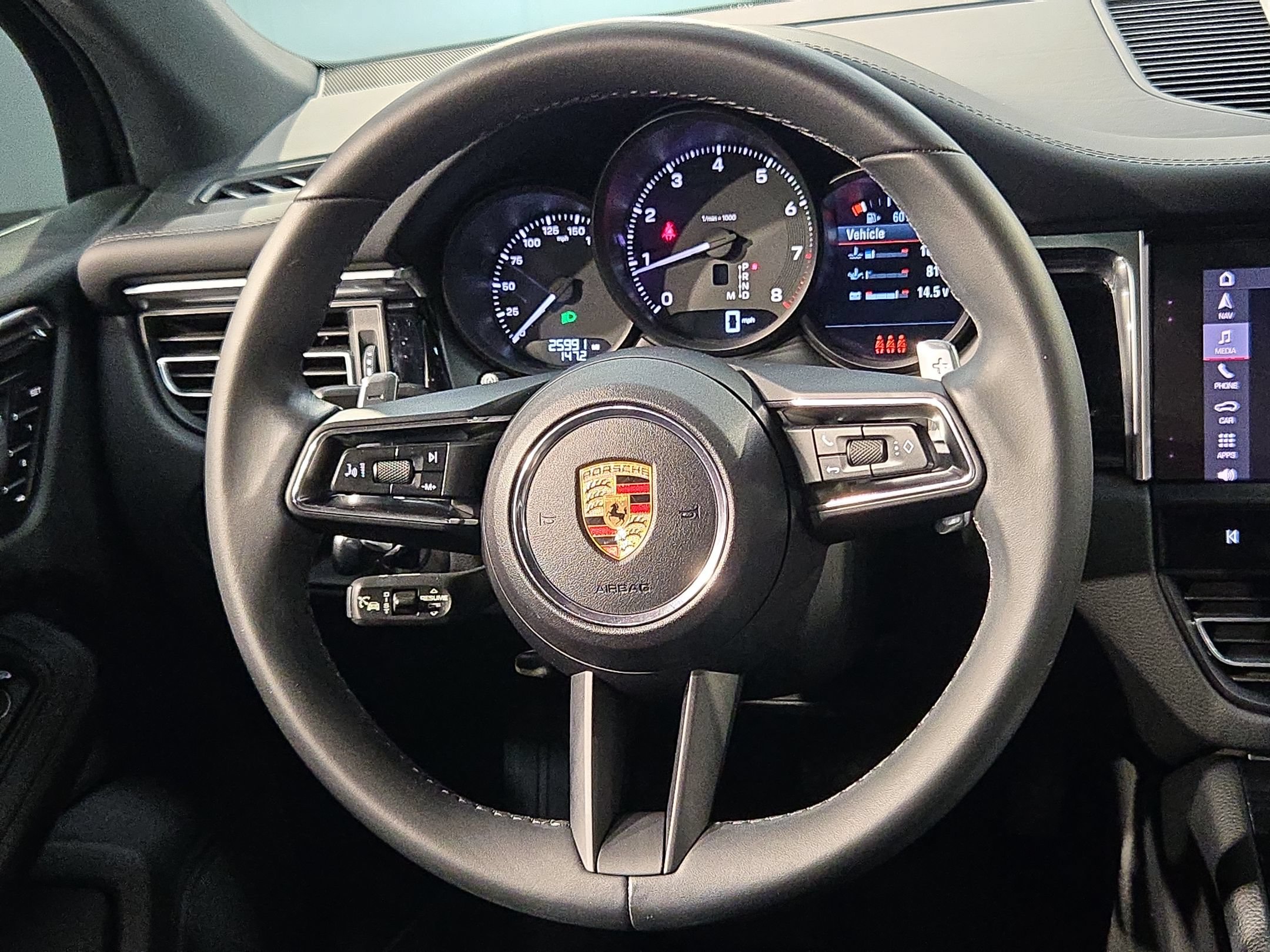 Used 2024 Porsche Macan AWD/4WD image 27
