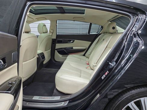 Used 2015 Kia K900 Premium w/ Interior Highline Package RWD image 17
