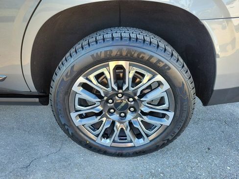 Used 2023 GMC Yukon Denali Ultimate image 11
