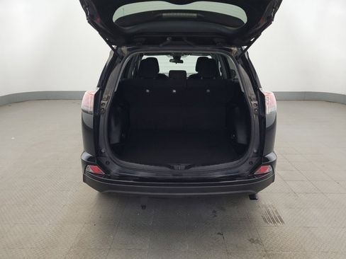Used 2018 Toyota RAV4 LE FWD image 29