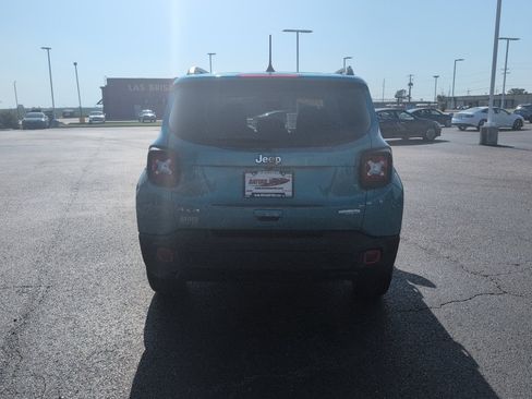 Used 2021 Jeep Renegade Latitude AWD/4WD image 6