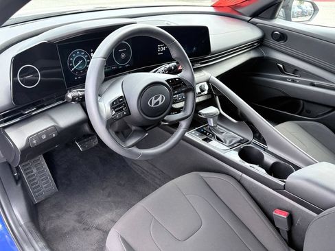 New 2025 Hyundai Elantra SEL FWD image 7
