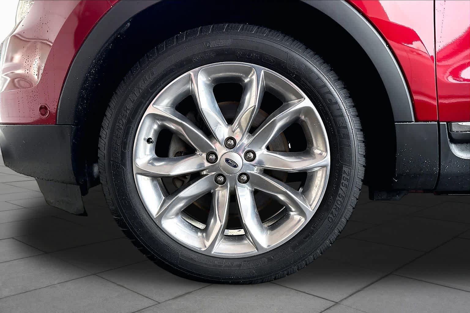 Used 2015 Ford Explorer Limited w/ Equipment Group 302A FWD image 8