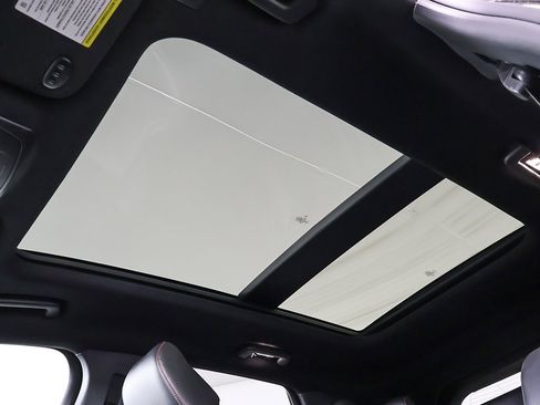 Used 2022 Ford Edge ST-Line image 16