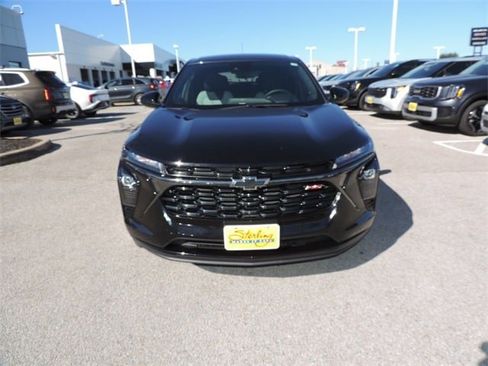 Used 2025 Chevrolet Trax RS w/ Driver Confidence Package image 2