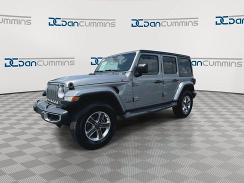 Used 2019 Jeep Wrangler Unlimited Sahara AWD/4WD image 5
