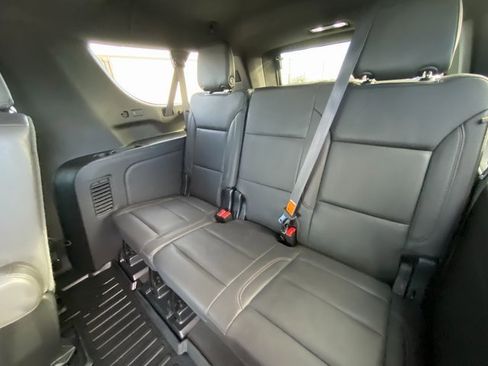 Used 2023 Chevrolet Suburban Z71 w/ Z71 Off-Road Package image 16