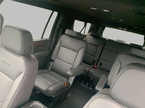 Used 2025 GMC Yukon XL Denali image 23