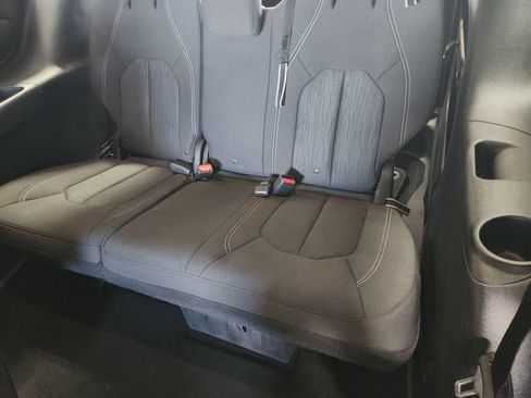 Used 2019 Chrysler Pacifica Touring Plus w/ S Appearance Package FWD image 32