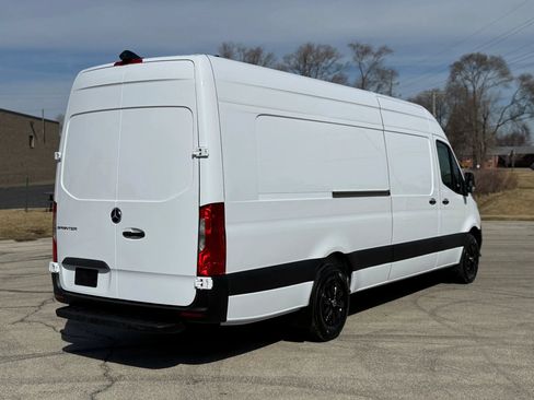 Used 2020 Mercedes-Benz Sprinter 2500 w/ Comfort Plus Package image 4