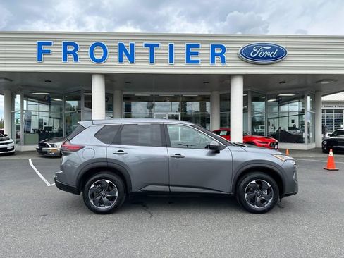 Used 2025 Nissan Rogue SV AWD/4WD image 1