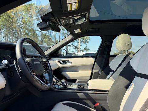 Used 2022 Land Rover Range Rover Velar R-Dynamic S image 11