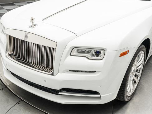 Used 2019 Rolls-Royce Dawn image 35
