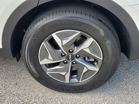 Used 2023 Kia Sorento EX image 5