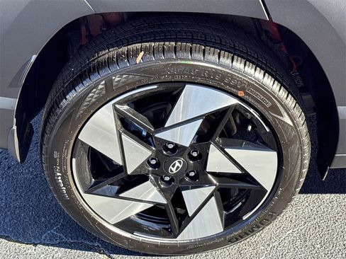 Used 2025 Hyundai Kona Limited image 17