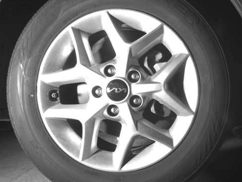 Used 2025 Kia Soul LX w/ LX Technology Package FWD image 13