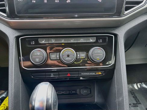 Used 2020 Volkswagen Atlas Cross Sport SEL FWD image 11