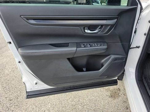 Used 2025 Honda CR-V Sport image 17
