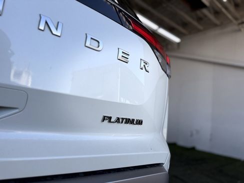 Used 2022 Nissan Pathfinder Platinum w/ Cargo Package image 12