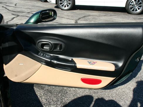 Used 2001 Chevrolet Corvette Convertible w/ Preferred Equipment Group2 image 36