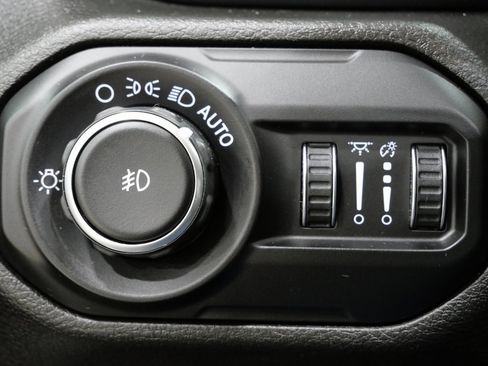 Used 2019 Jeep Wrangler Unlimited Sahara image 15