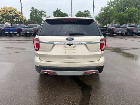 Used 2017 Ford Explorer XLT w/ Equipment Group 202A AWD/4WD image 9