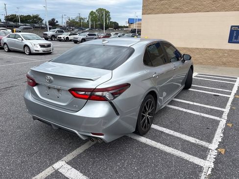 Used 2021 Toyota Camry SE FWD image 3