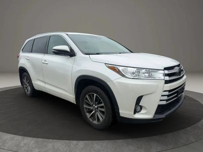 Used 2017 Toyota Highlander XLE w/ Carpet Mat Package