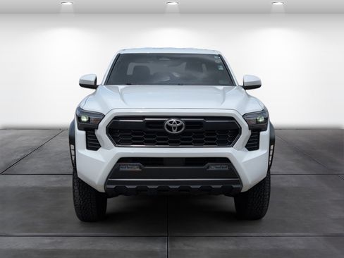 Used 2025 Toyota Tacoma TRD Off-Road AWD/4WD image 4