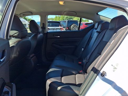 Used 2024 Nissan Altima 2.5 SR FWD image 11