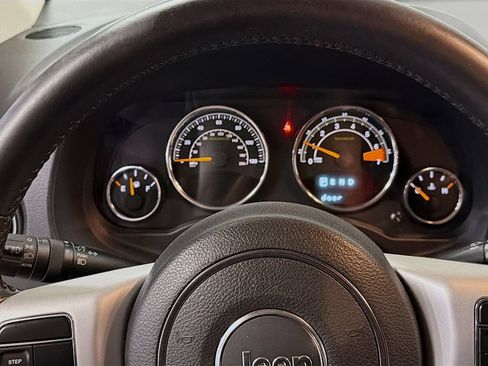 Used 2017 Jeep Compass Latitude w/ Sun/Sound Group AWD/4WD image 8