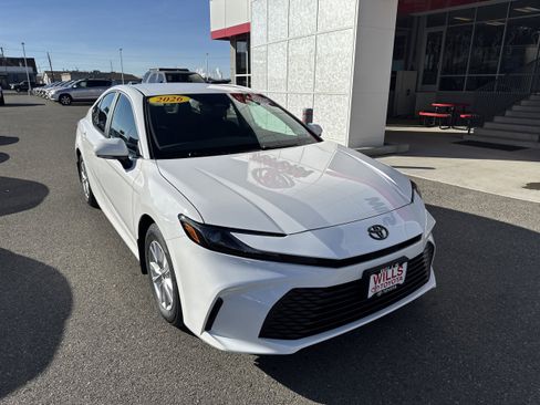 Used 2026 Toyota Camry LE image 1