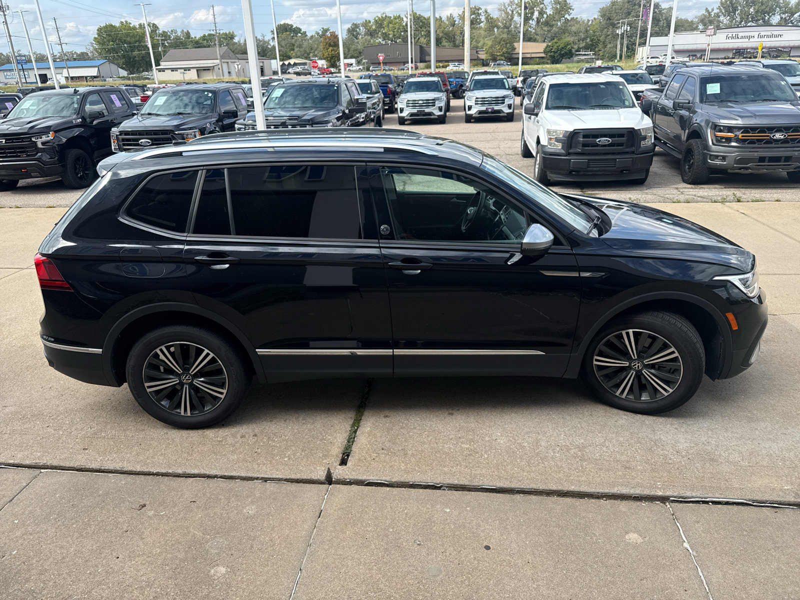 Used 2024 Volkswagen Tiguan Wolfsburg Edition FWD image 5