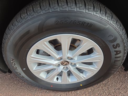 Certified 2024 Toyota Grand Highlander XLE AWD image 12