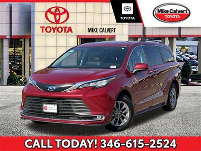 Certified 2023 Toyota Sienna XLE