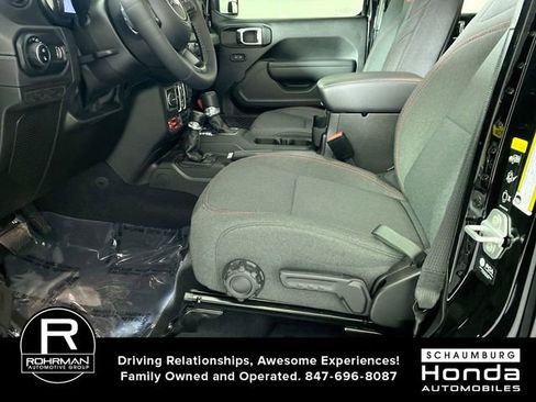 Used 2025 Jeep Gladiator Rubicon w/ Convenience Group image 5