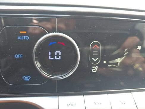 Used 2025 Genesis GV70 2.5T AWD/4WD image 22