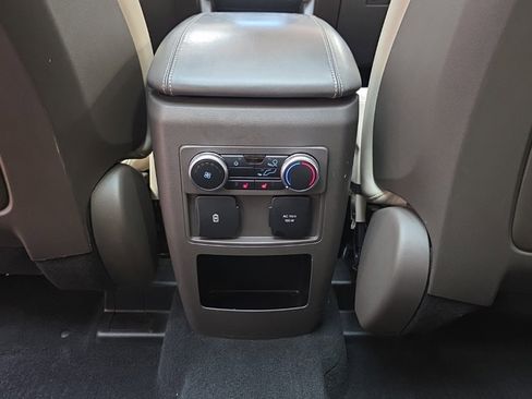 Used 2020 Ford Explorer Platinum w/ Premium Technology Package image 18