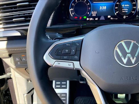 Used 2025 Volkswagen Atlas SEL Premium R-Line image 24