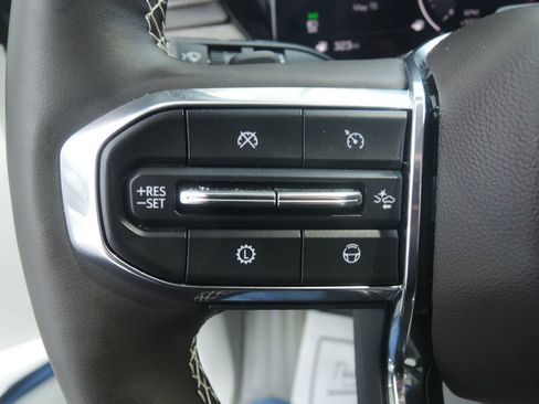 Used 2025 GMC Acadia Denali w/ Super Cruise Package FWD image 16
