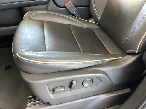 Used 2023 Chevrolet Suburban Premier AWD/4WD image 12