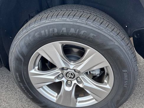 Used 2022 Toyota RAV4 XLE AWD/4WD image 17