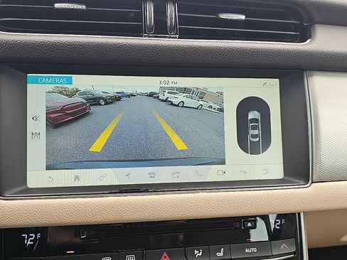Used 2017 Jaguar XF Prestige AWD/4WD image 10