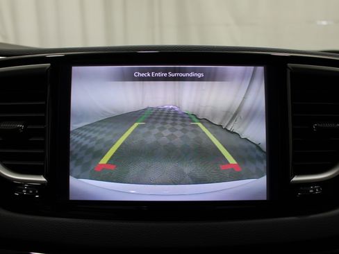 Used 2024 Chrysler Pacifica Touring-L FWD image 16
