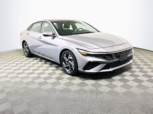 Used 2025 Hyundai Elantra SEL FWD image 1