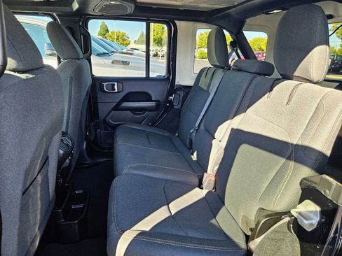 Used 2024 Jeep Wrangler Unlimited Sahara image 28