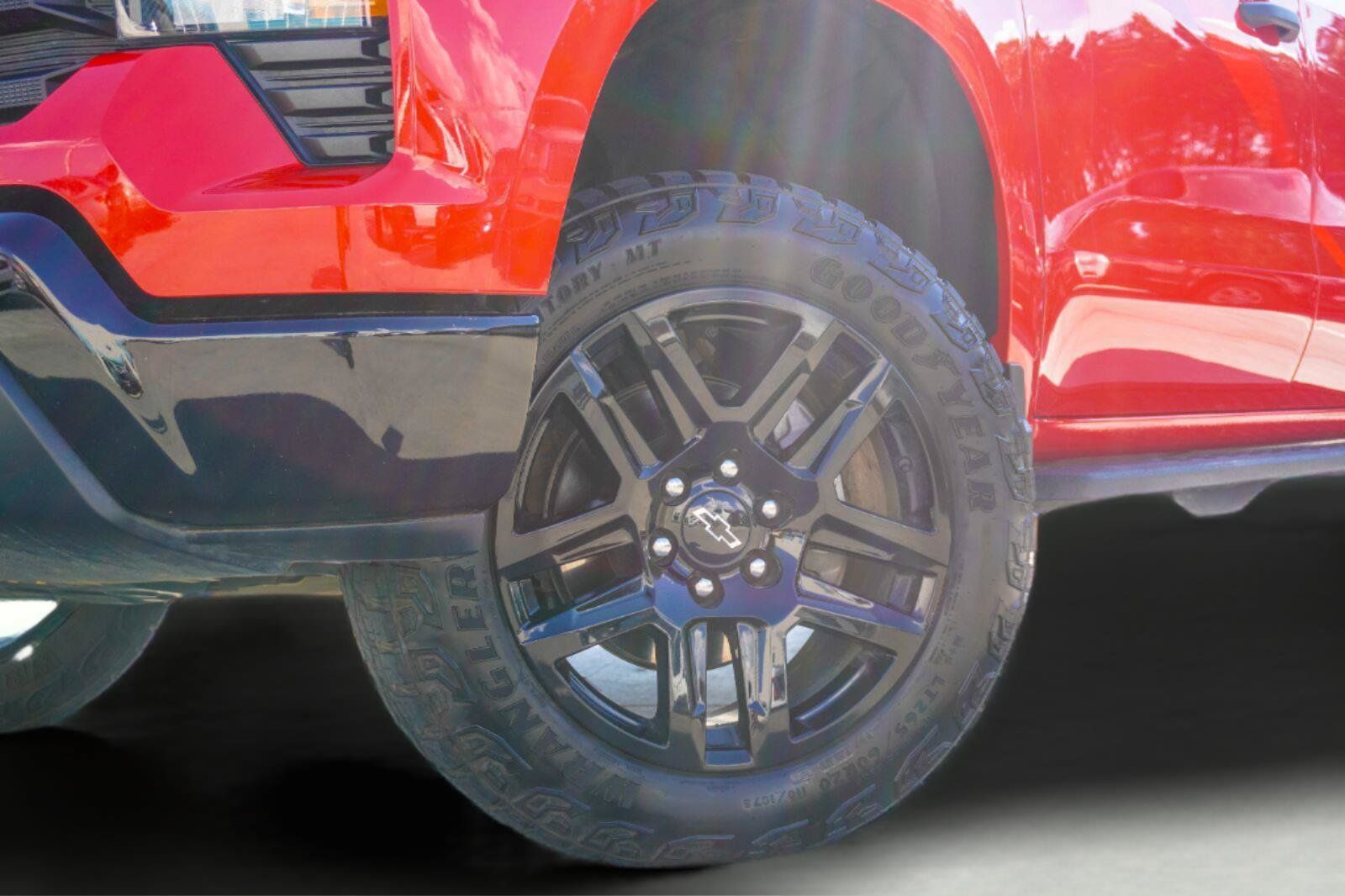 Used 2025 Chevrolet Silverado 1500 Custom Trail Boss AWD/4WD image 2