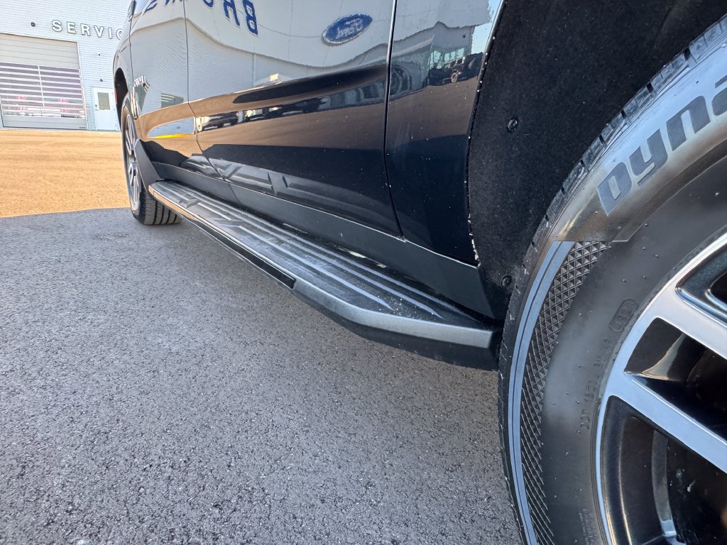 Used 2022 GMC Yukon XL AT4 AWD/4WD image 15